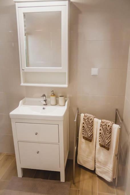 Lovely & Bright Renovated Apt. W/ Balcony In Lagos Buitenkant foto