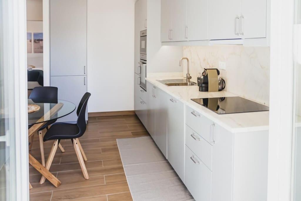 Lovely & Bright Renovated Apt. W/ Balcony In Lagos Buitenkant foto