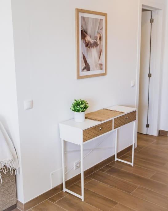 Lovely & Bright Renovated Apt. W/ Balcony In Lagos Buitenkant foto