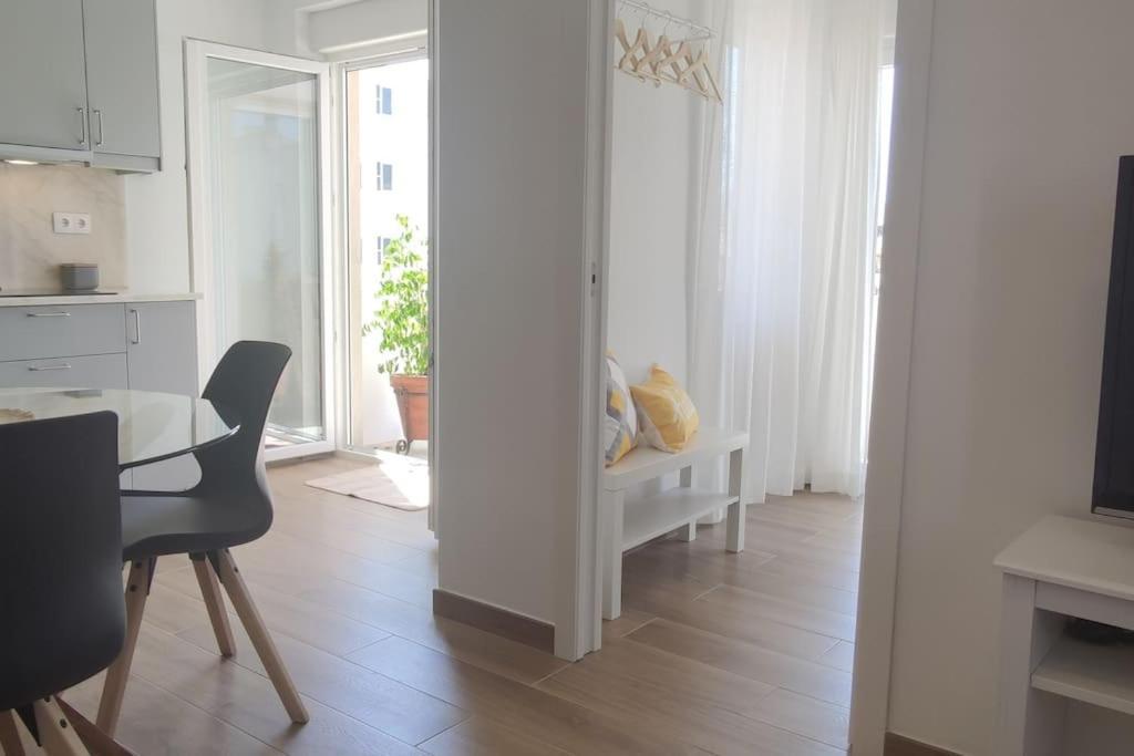 Lovely & Bright Renovated Apt. W/ Balcony In Lagos Buitenkant foto